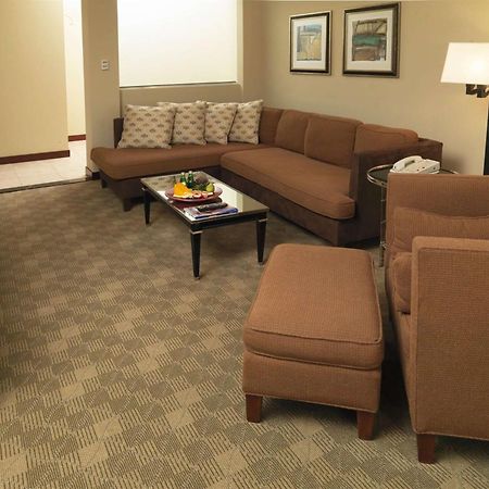 Doubletree By Hilton Hotel Dallas - Love Field Екстериор снимка