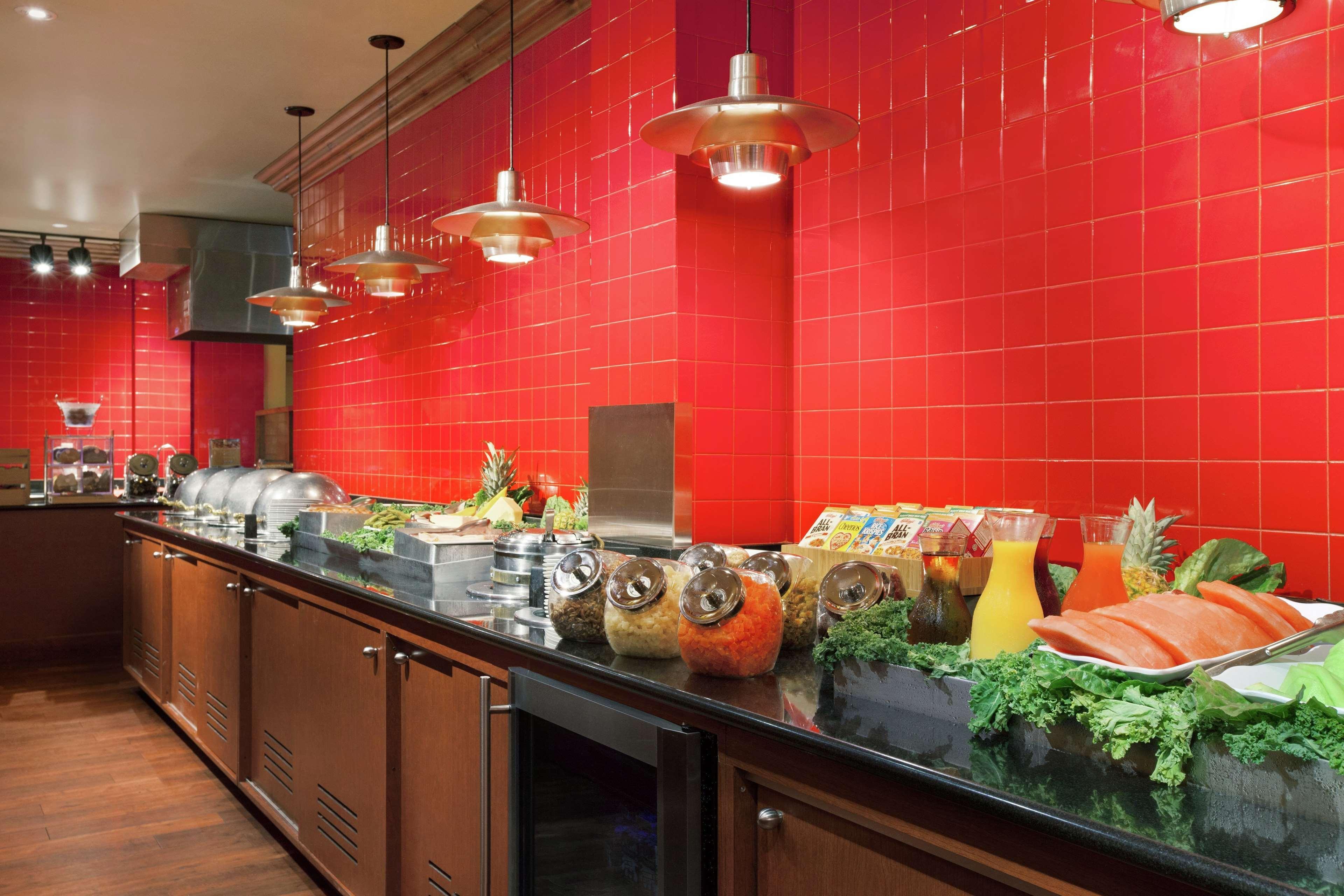 Doubletree By Hilton Hotel Dallas - Love Field Екстериор снимка