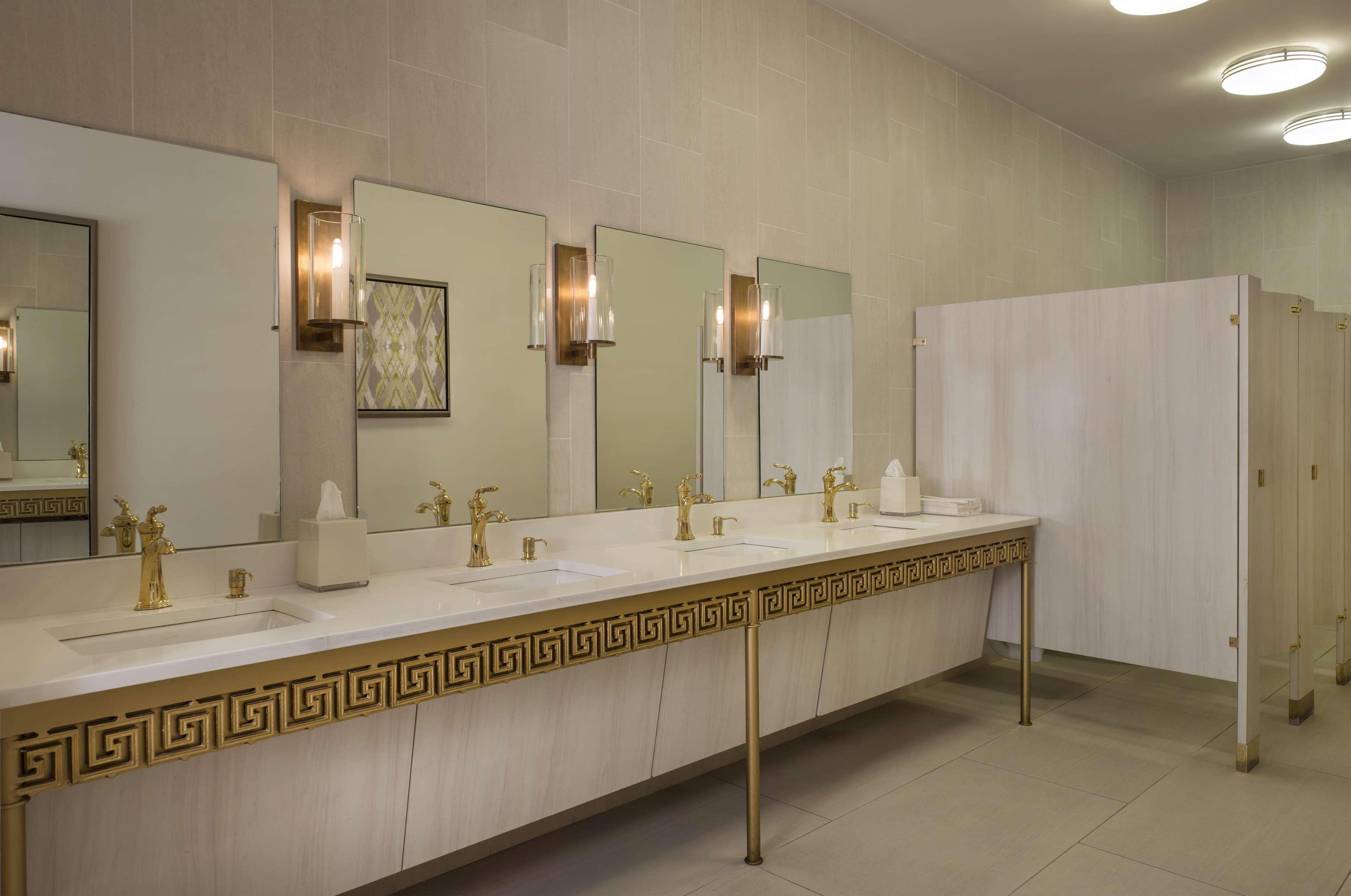 Doubletree By Hilton Hotel Dallas - Love Field Екстериор снимка