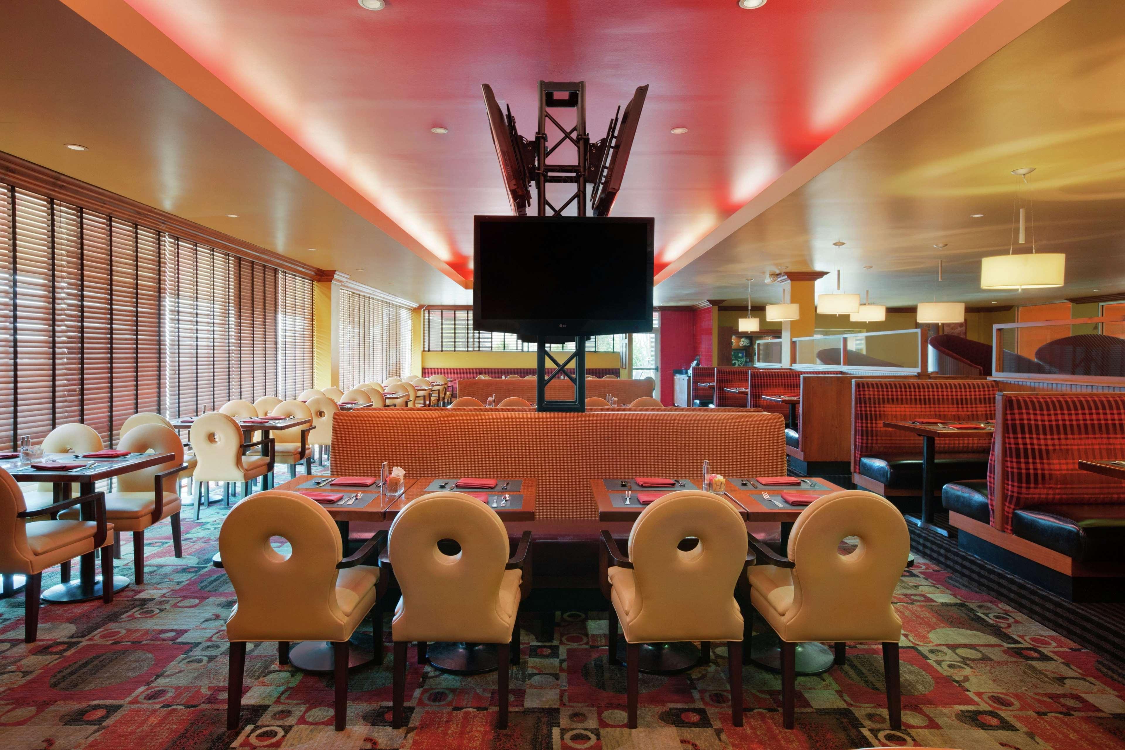 Doubletree By Hilton Hotel Dallas - Love Field Екстериор снимка
