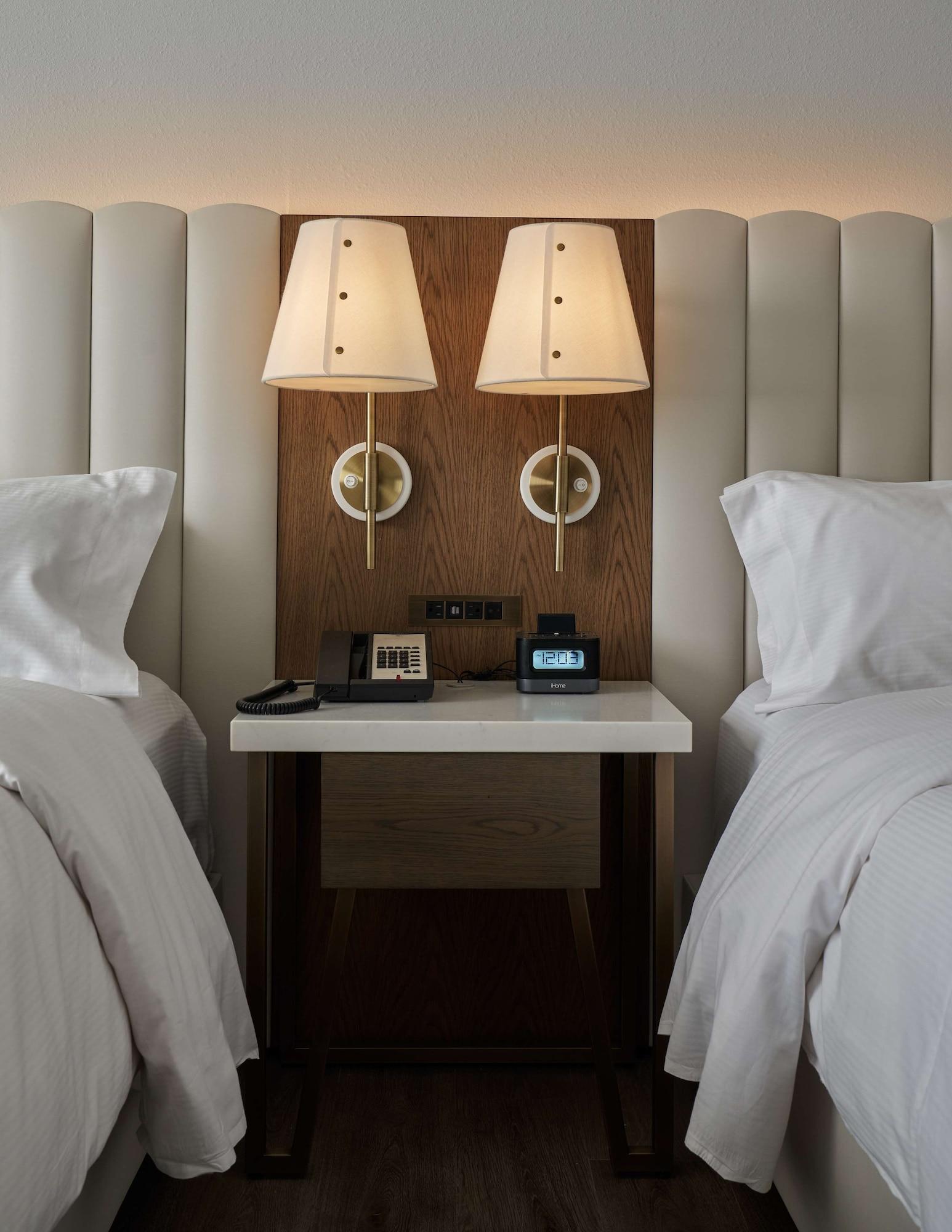Doubletree By Hilton Hotel Dallas - Love Field Екстериор снимка