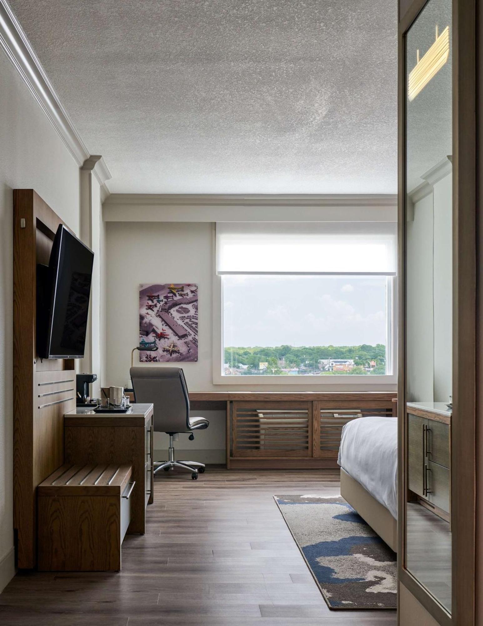 Doubletree By Hilton Hotel Dallas - Love Field Екстериор снимка