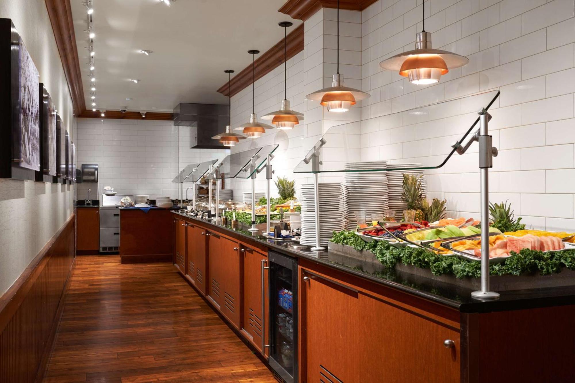 Doubletree By Hilton Hotel Dallas - Love Field Екстериор снимка