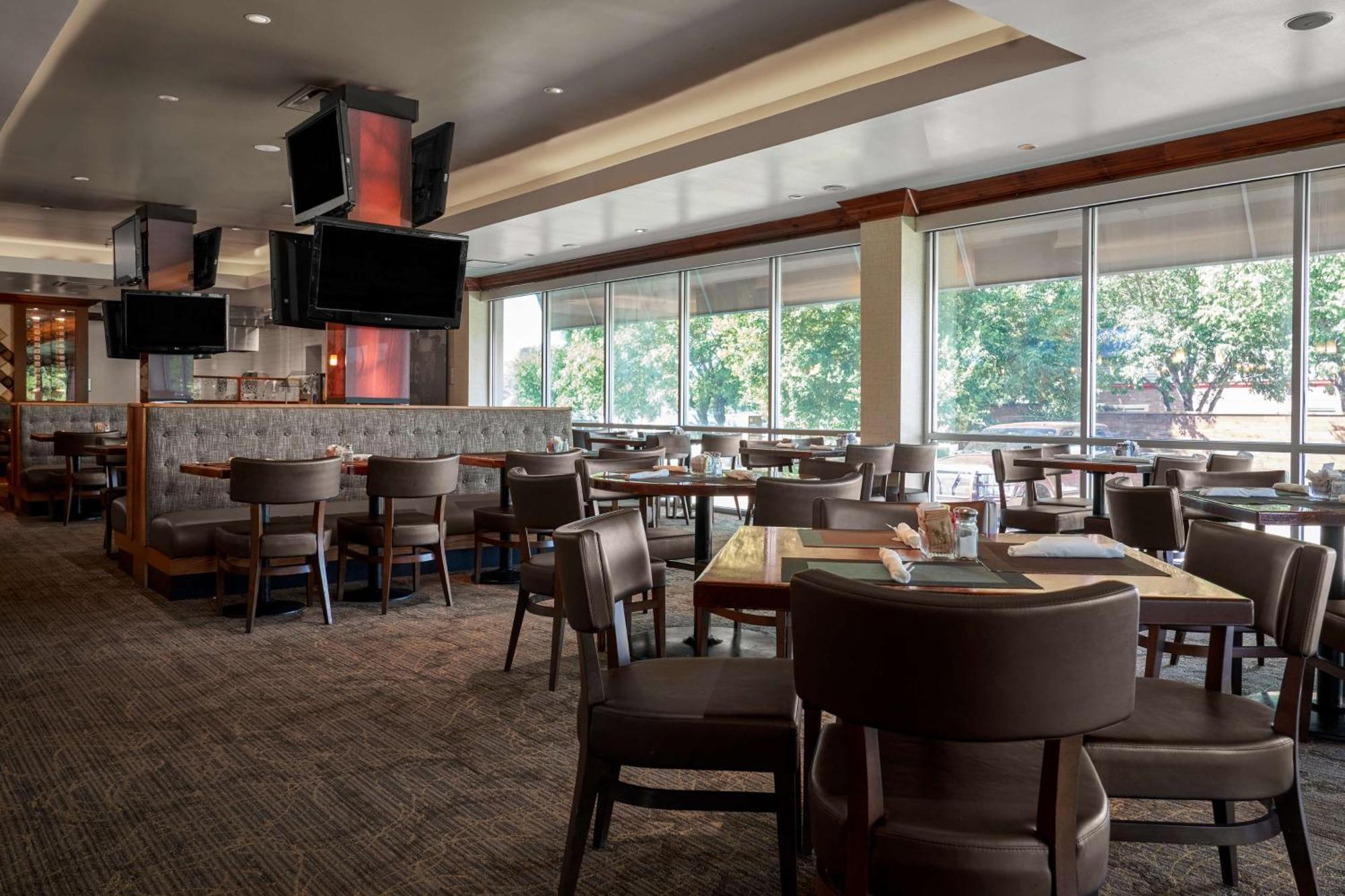 Doubletree By Hilton Hotel Dallas - Love Field Екстериор снимка